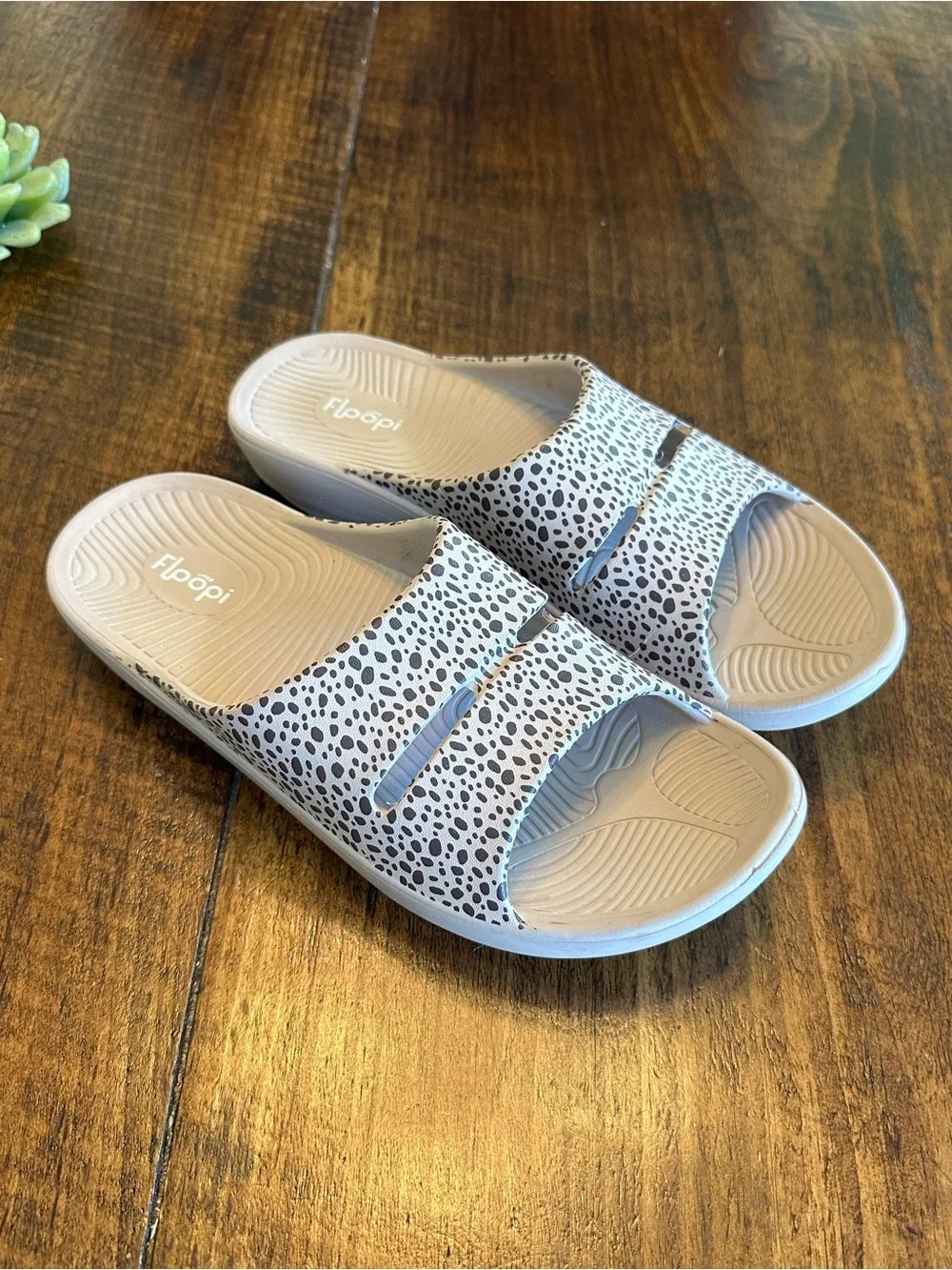 Floopi | Sophie Leopard Printed Comfort Slide Sandals, Size 10